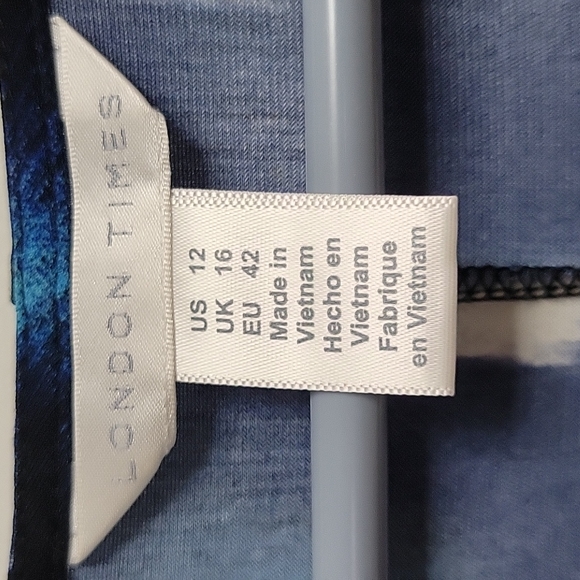 Dress - Picture 3 of 3